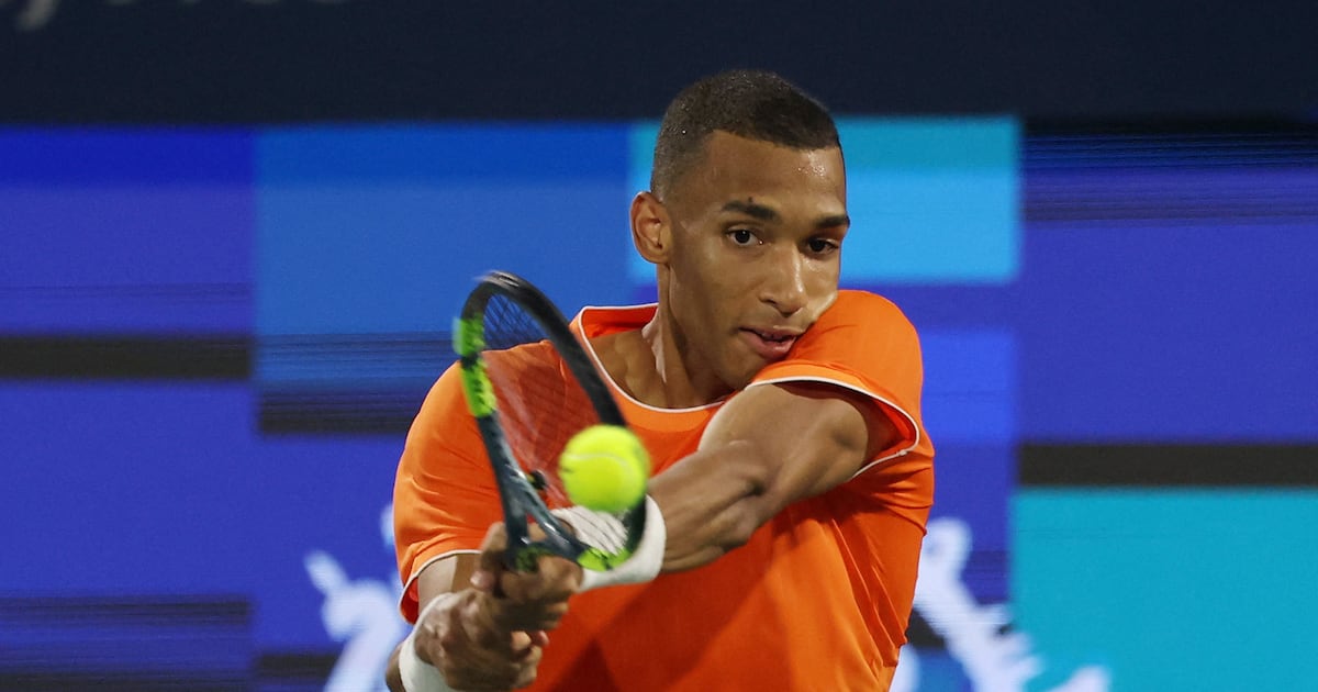 Top Seed Auger-Aliassime Battles Through Dubai to Quarter-Finals